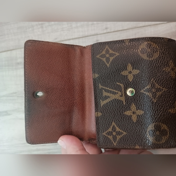 LOUIS VUITTON W Hook Wallet Monogram Beige Monogram Canvas Authentic - Picture 7 of 11